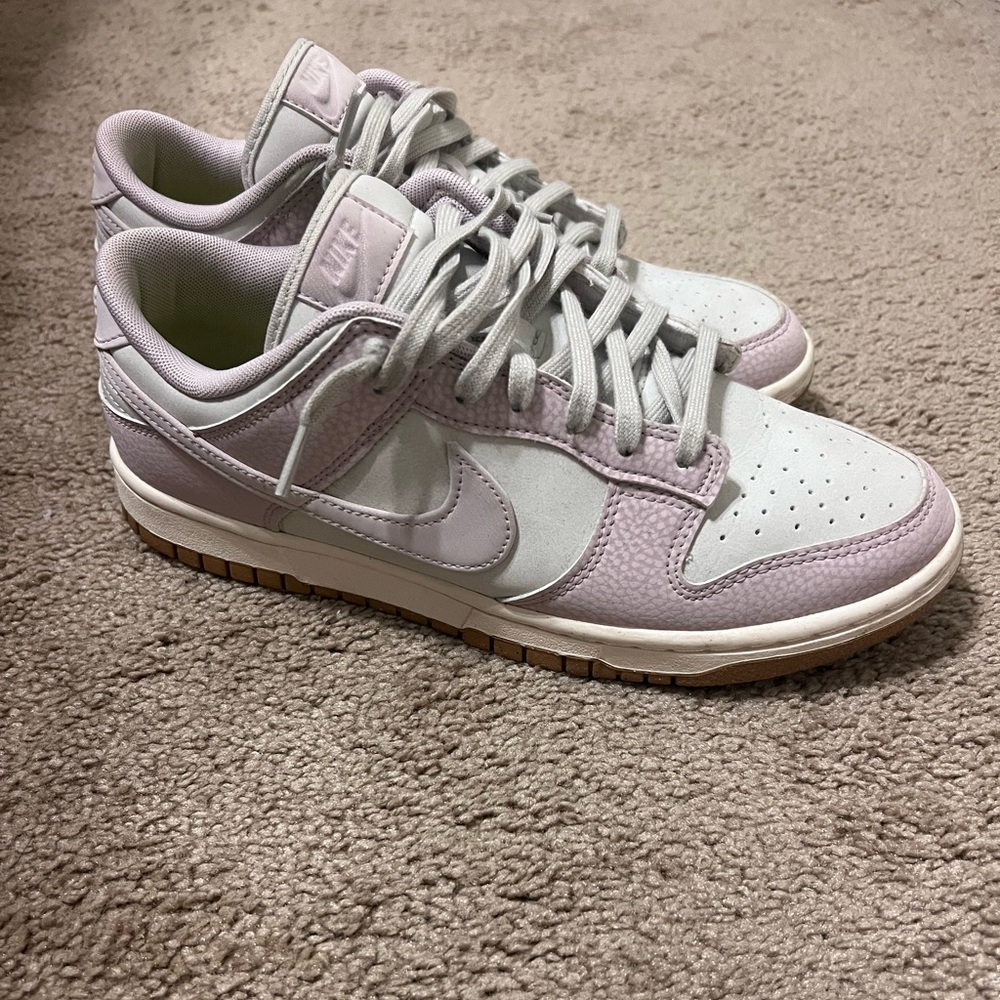 Womens Nike dunks size 10 only worn a few time in great condition!